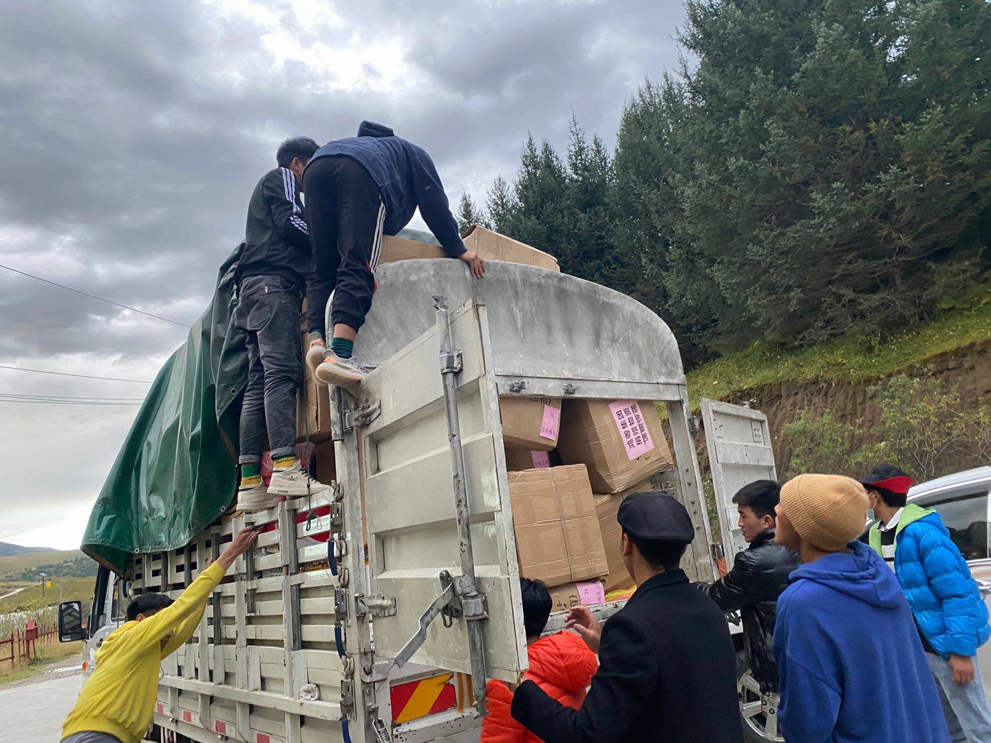 南京唐锋汽车维修与保养有限公司公益回顾丨家国同欢月同圆 温暖满载甘孜州(图5)